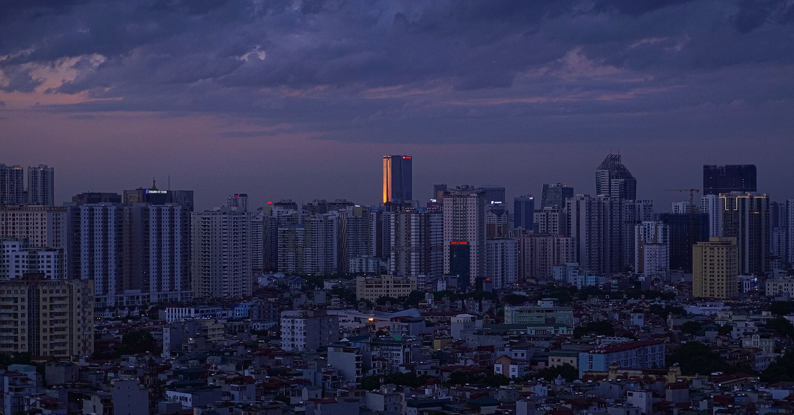 Toàn cảnh các tòa nhà cao tầng tại Hà Nội lúc hoàng hôn
